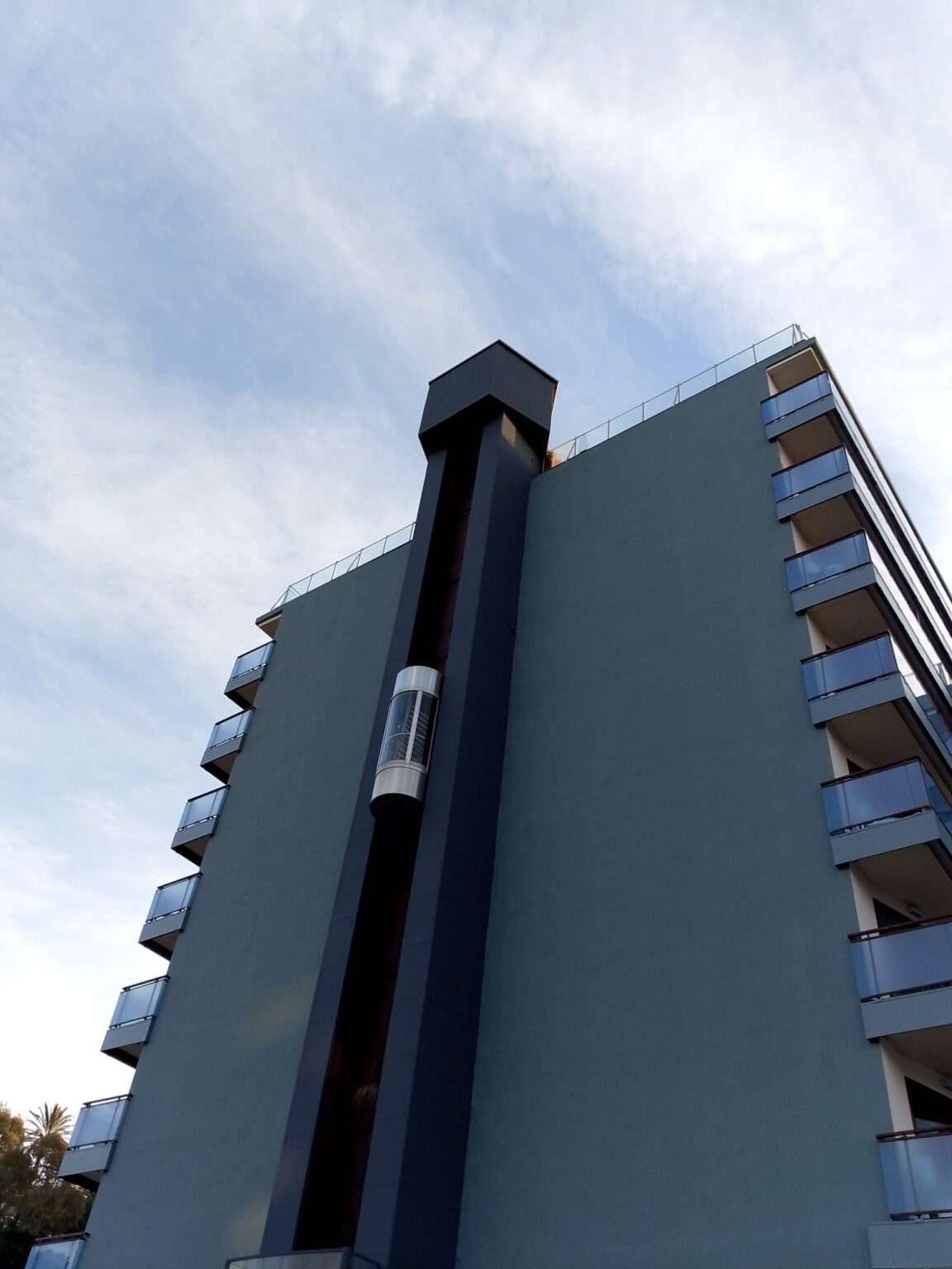 Rehabilitación de balcones y voladizos mediante trabajos verticales en Maresme
