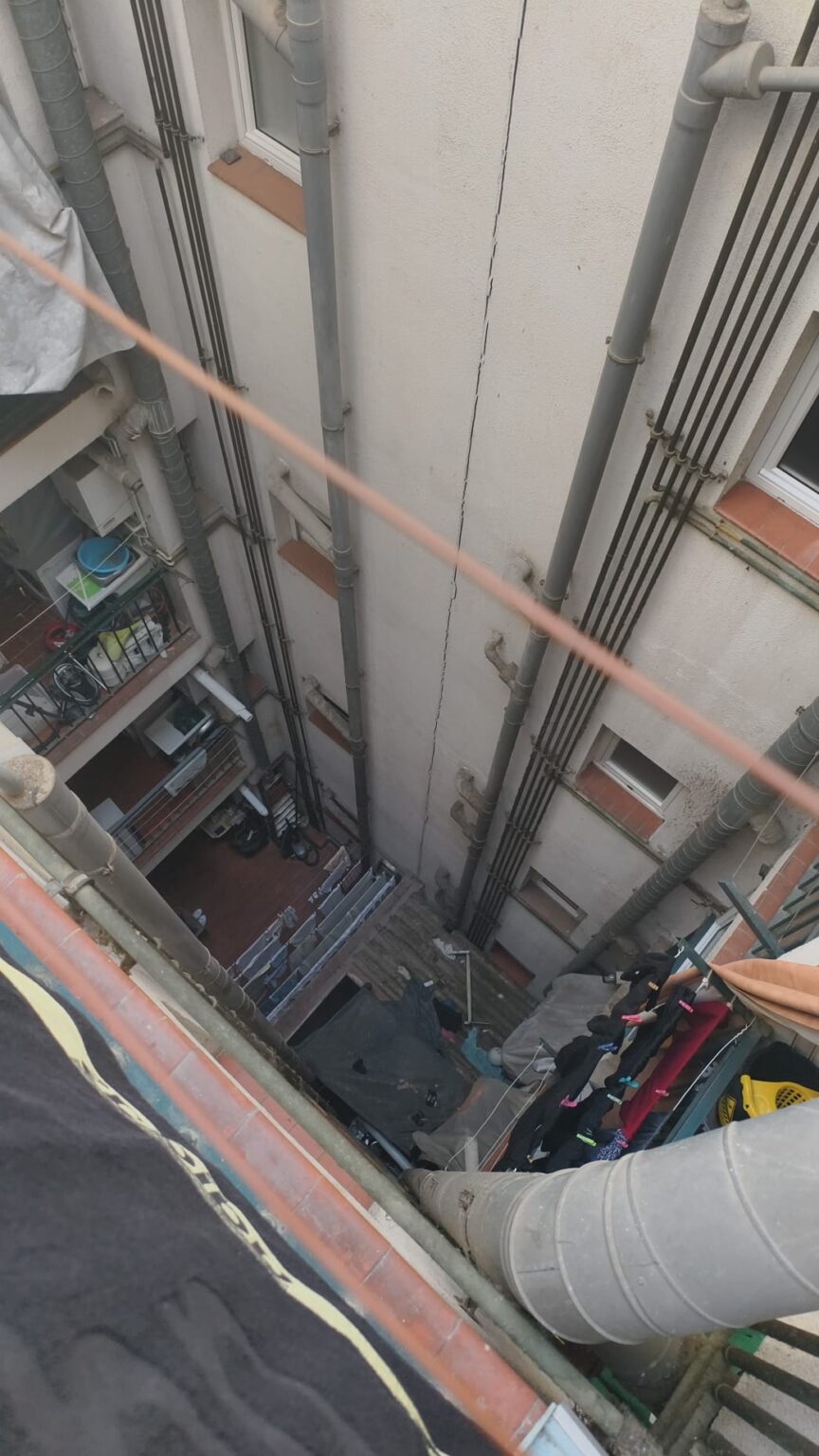 Reparación de grietas y filtraciones en altura en Maresme con cuerdas